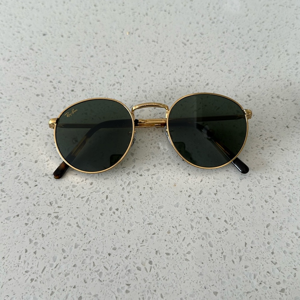 Rayban  | Round metal sunglasses slightly used in great condition